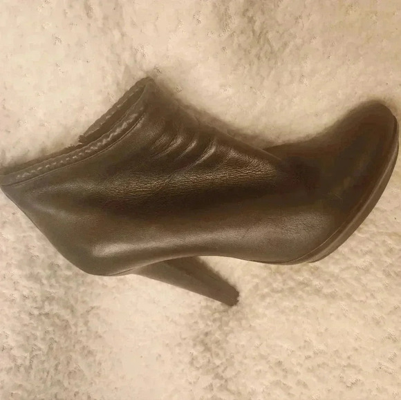 Bottega Veneta Black Leather Ankle Boots - Picture 11 of 16